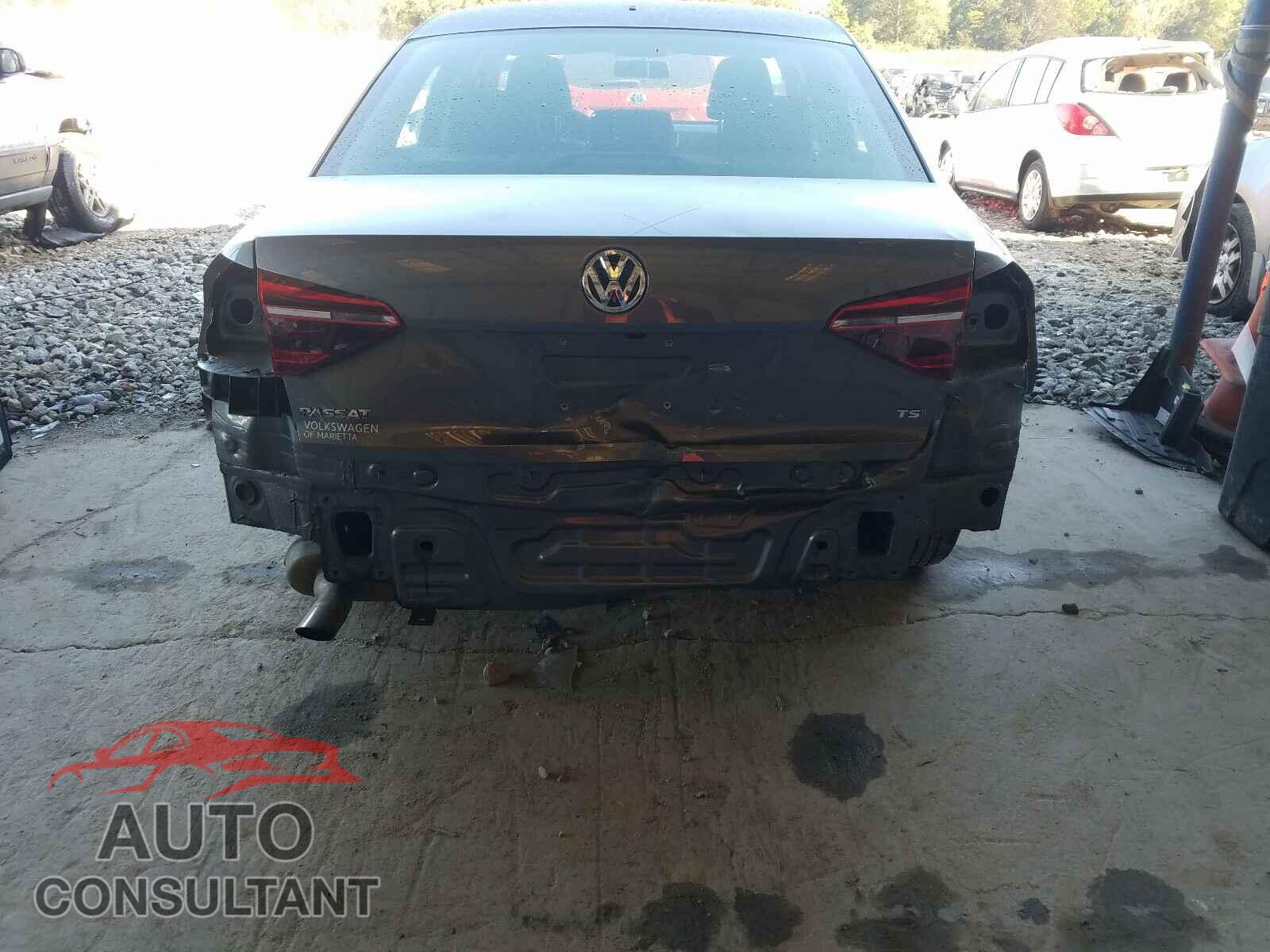 VOLKSWAGEN PASSAT 2018 - 1VWAA7A37JC014039
