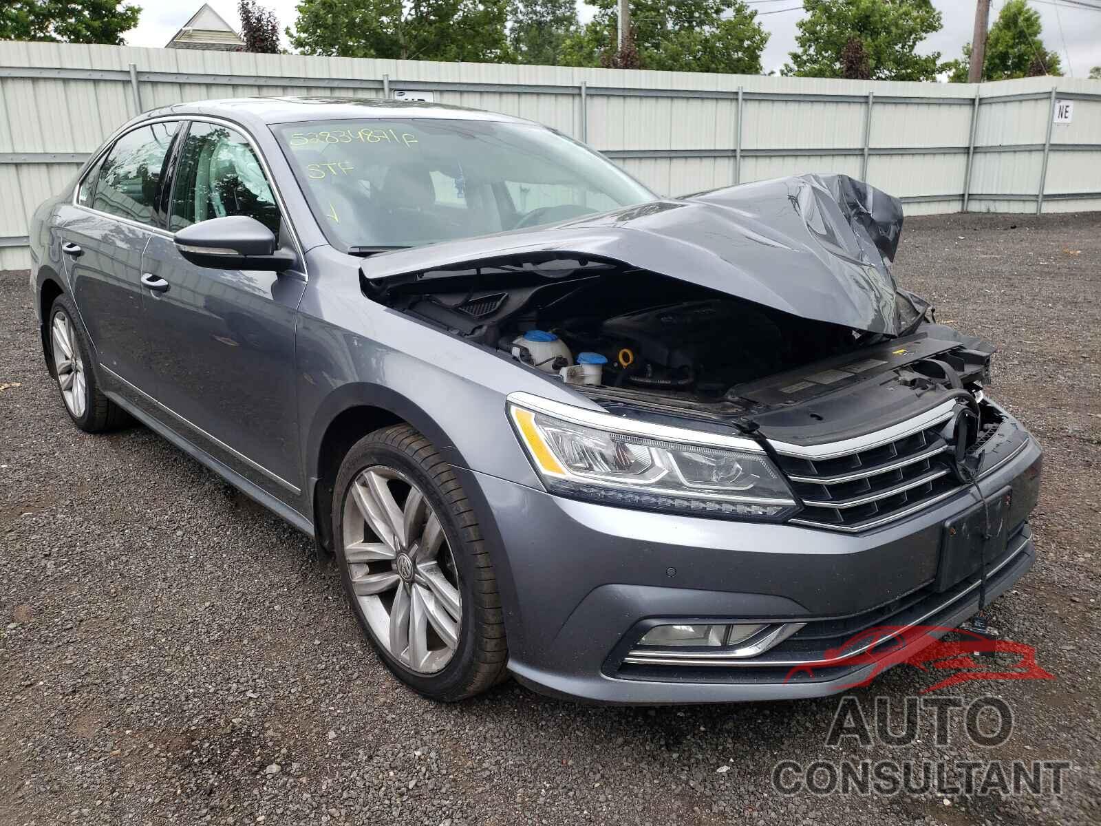 VOLKSWAGEN PASSAT 2017 - 1VWGT7A37HC003105