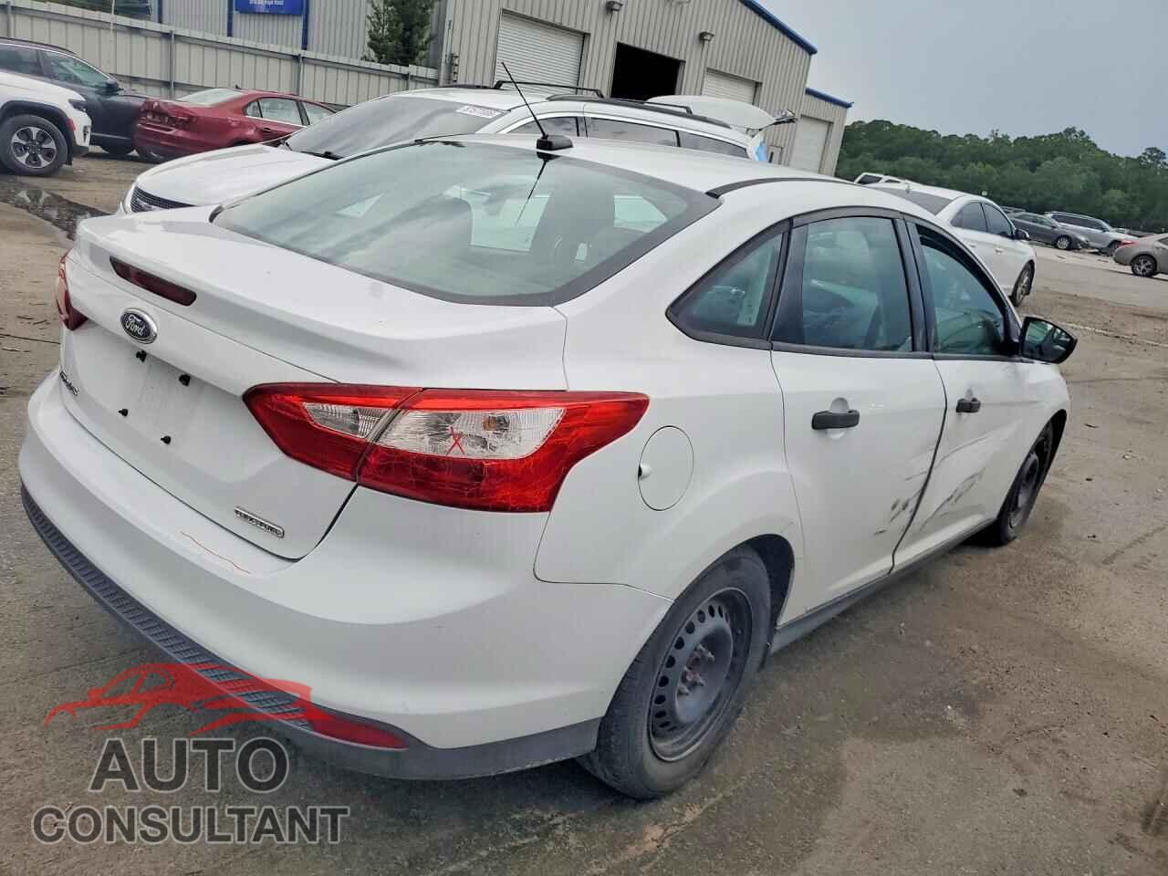 FORD FOCUS 2014 - 1FADP3E24EL401023