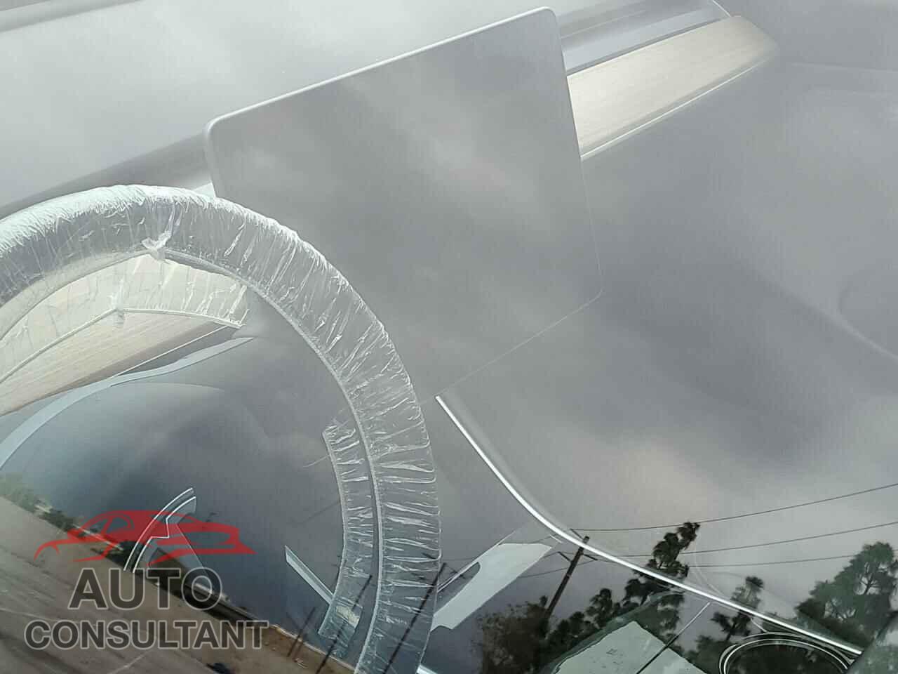 TESLA MODEL 3 2018 - 5YJ3E1EB5JF150719