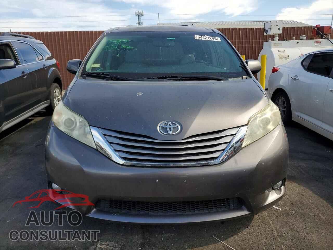 TOYOTA SIENNA 2017 - 5TDYZ3DC4HS828348