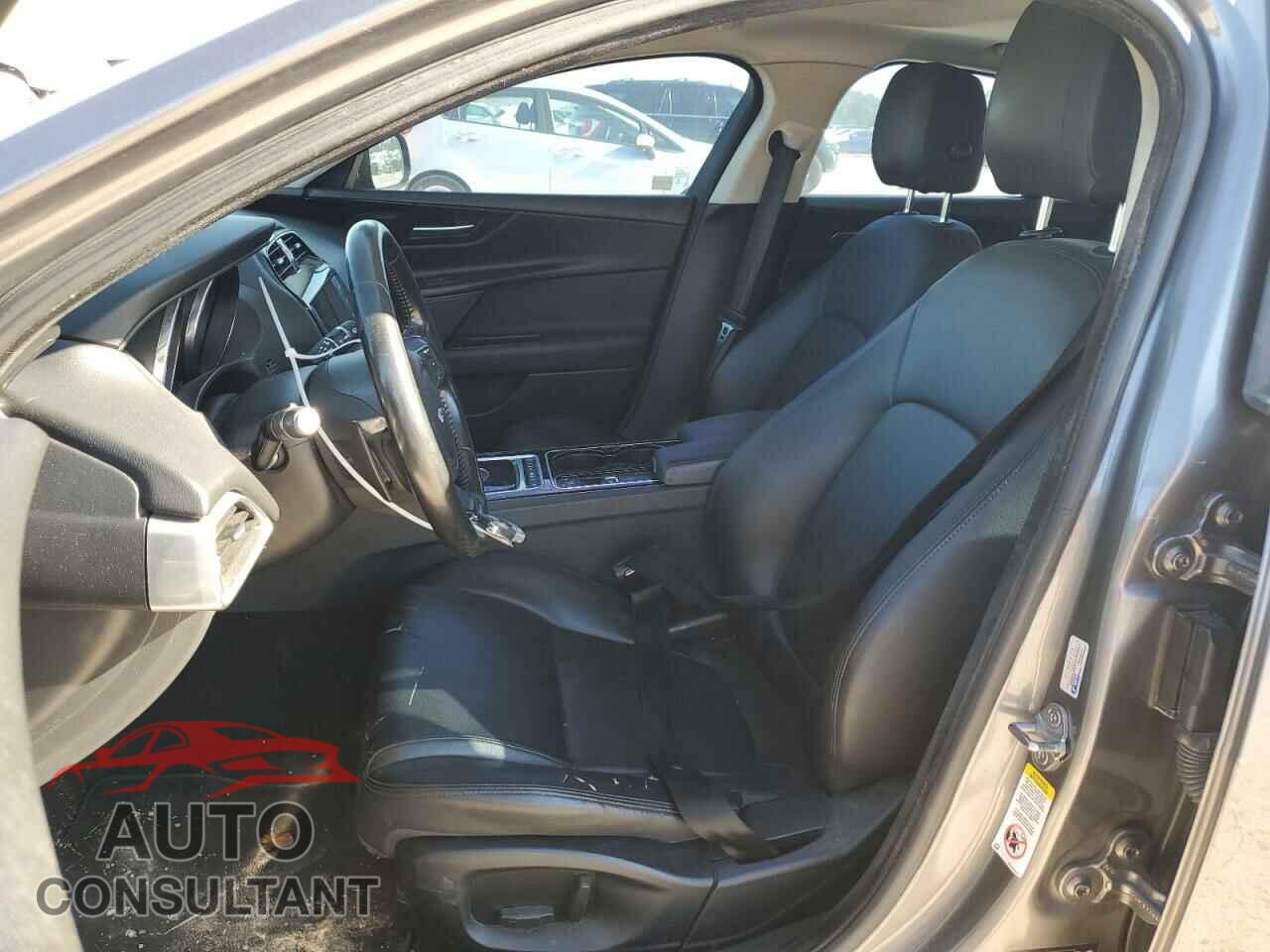 JAGUAR XE 2017 - SAJAD4BV2HA972702