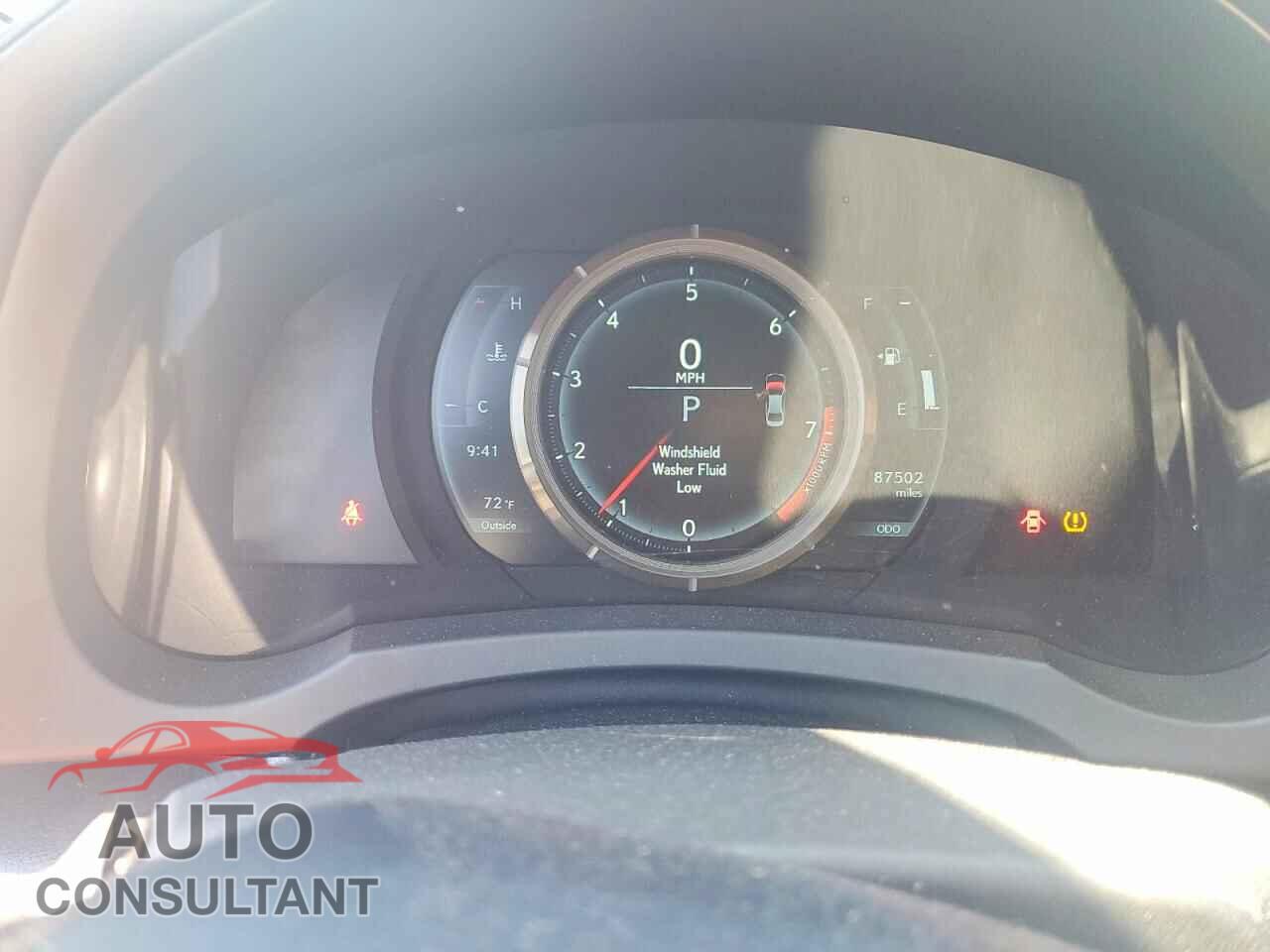LEXUS IS 2018 - JTHC81D23J5027557