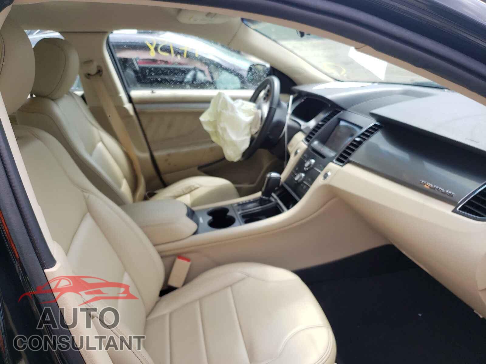 FORD TAURUS 2019 - 1FAHP2E84KG100210