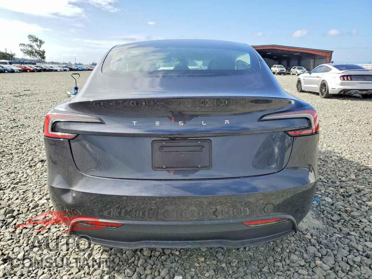 TESLA MODEL 3 2024 - 5YJ3E1EA9RF826883