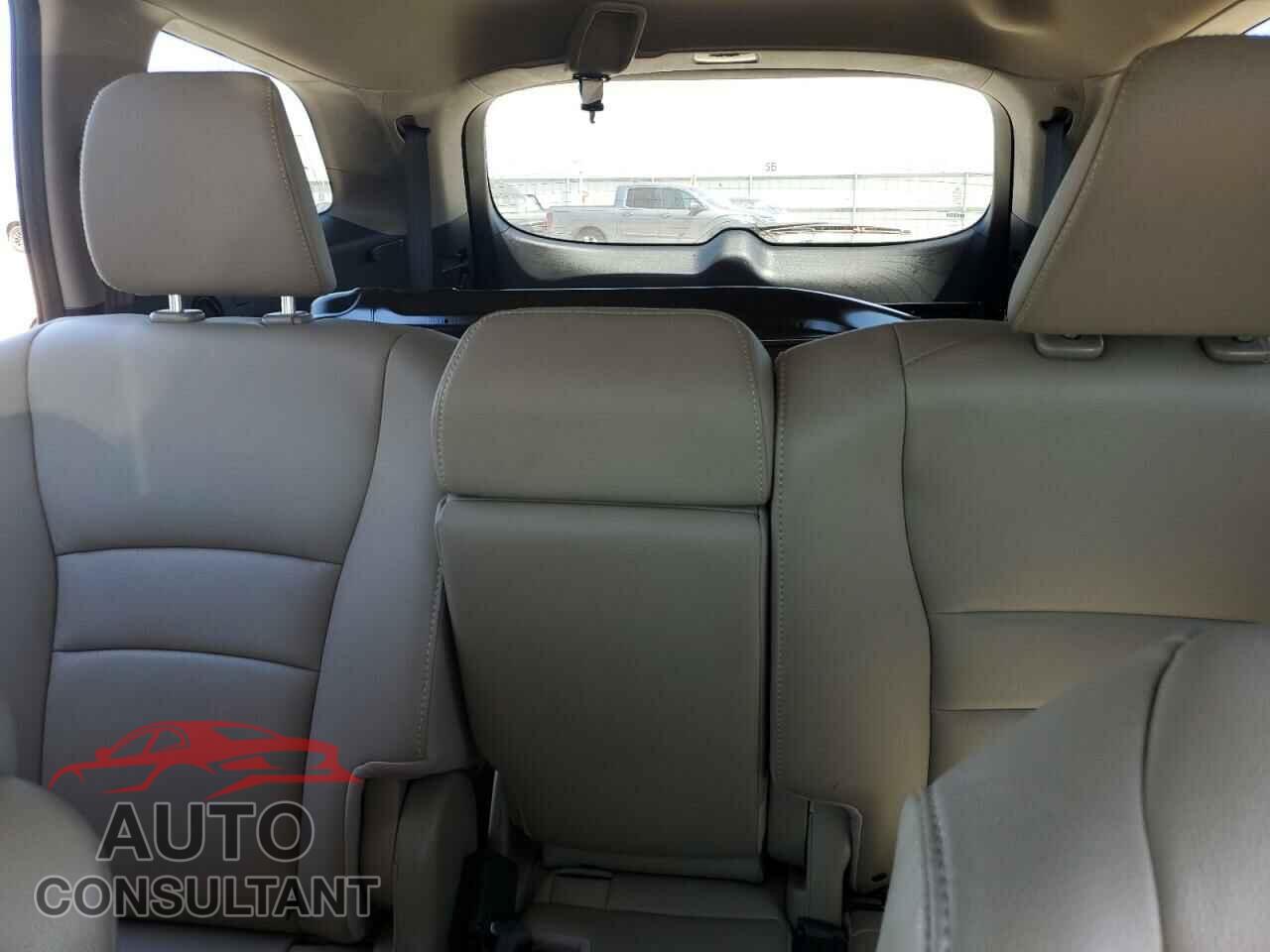 HONDA PILOT 2017 - 5FNYF6H51HB014040