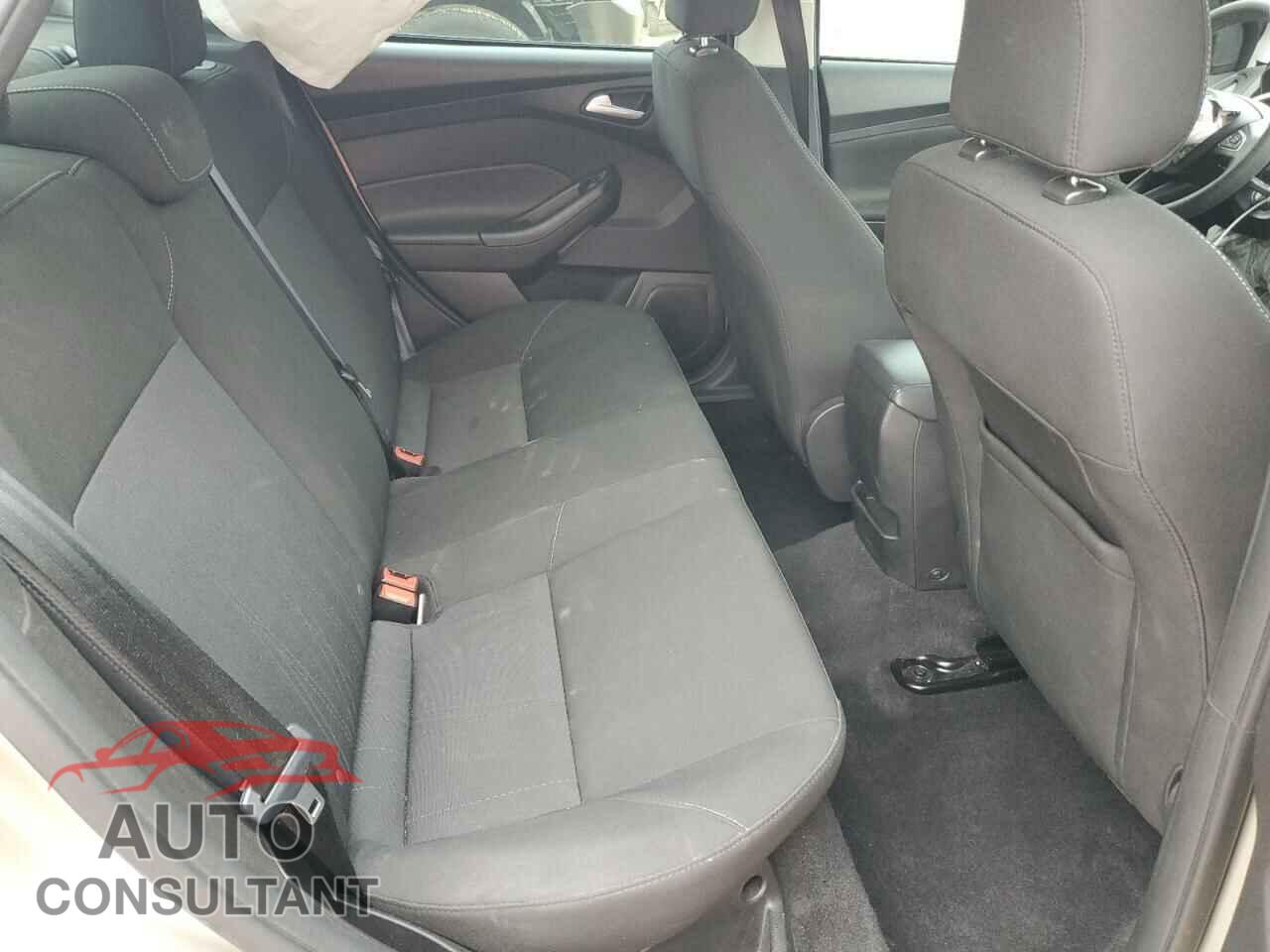 FORD FOCUS 2017 - 1FADP3F21HL327384