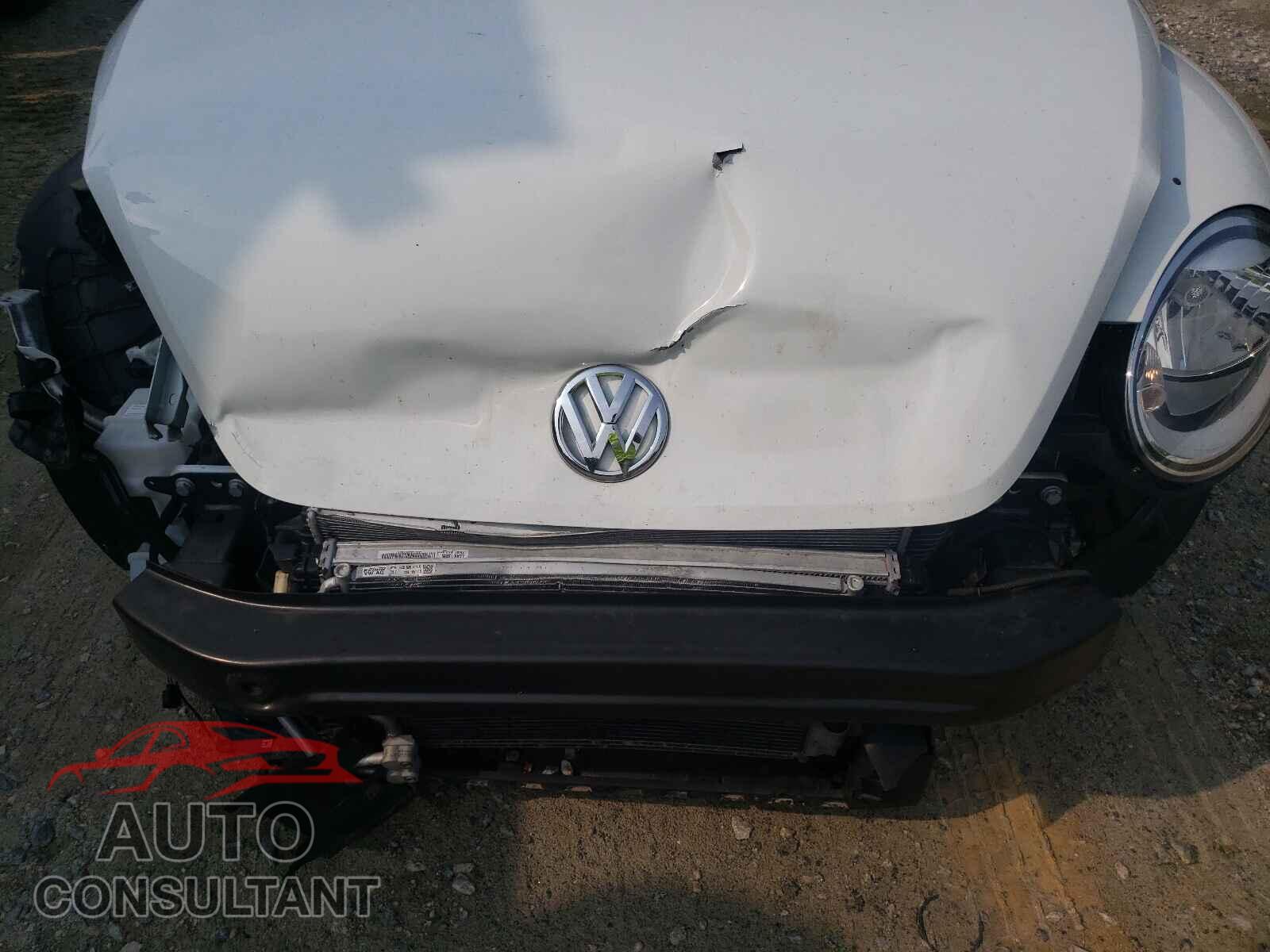 VOLKSWAGEN BEETLE 2017 - 3VWF17AT2HM629905