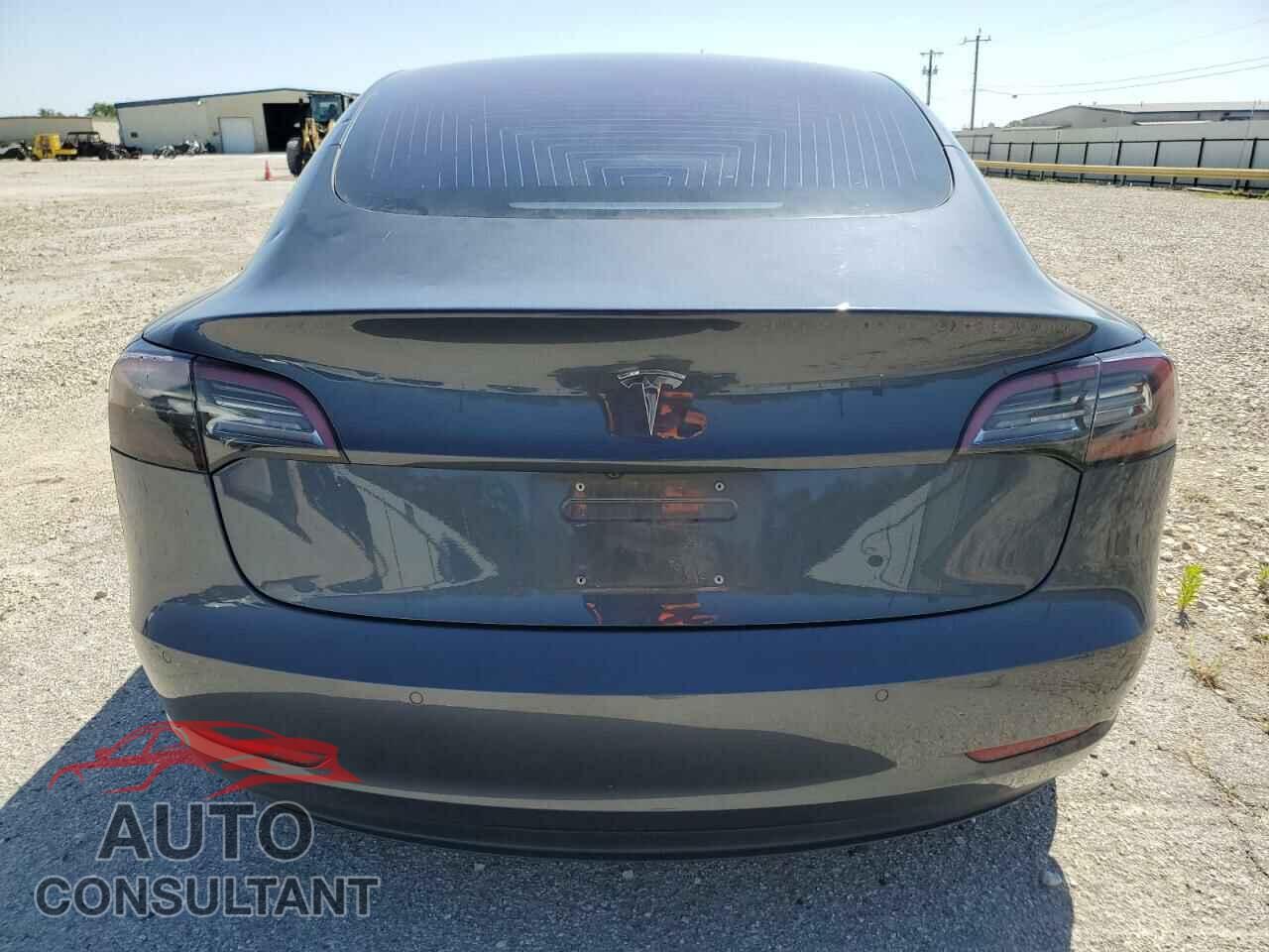 TESLA MODEL 3 2018 - 5YJ3E1EA7JF019072