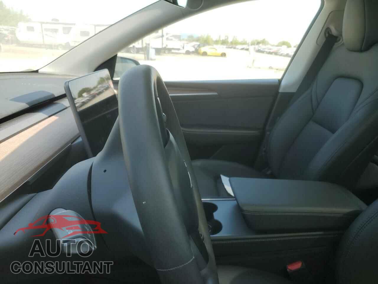 TESLA MODEL Y 2023 - 7SAYGAEEXPF764896