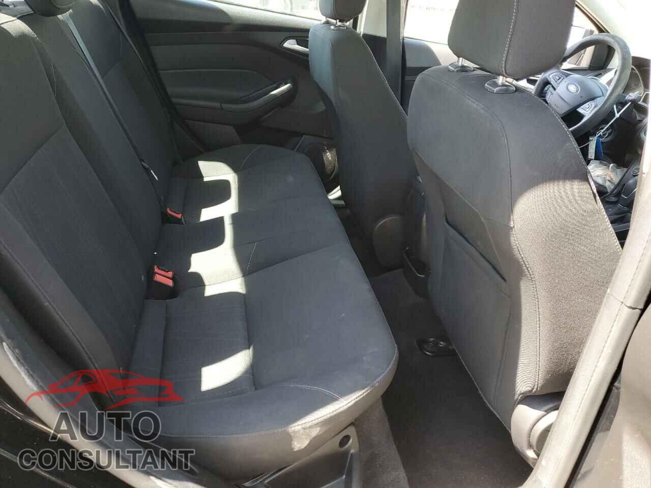 FORD FOCUS 2018 - 1FADP3FE0JL247316