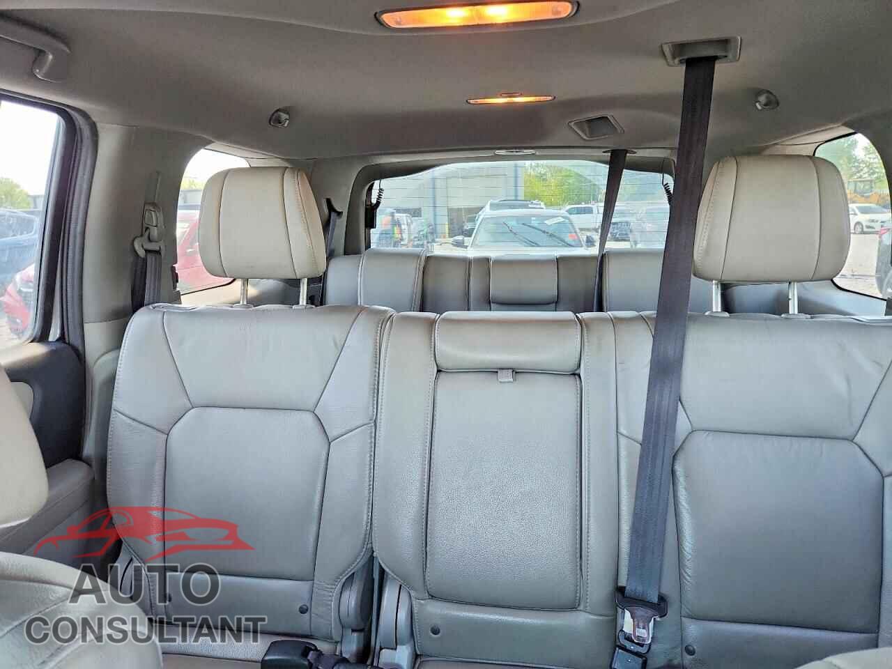 HONDA PILOT 2015 - 5FNYF4H5XFB075680