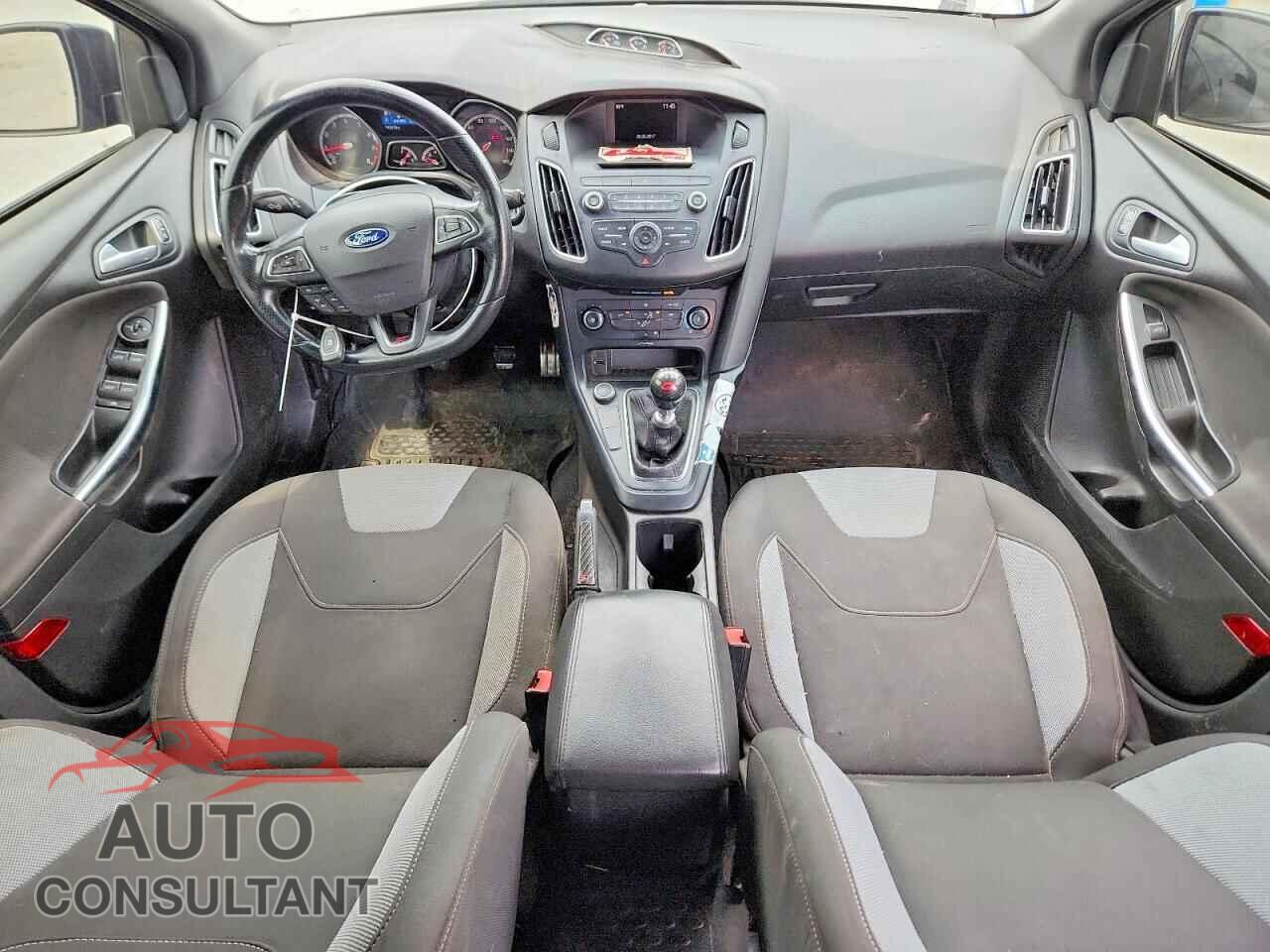 FORD FOCUS 2017 - 1FADP3L95HL331813