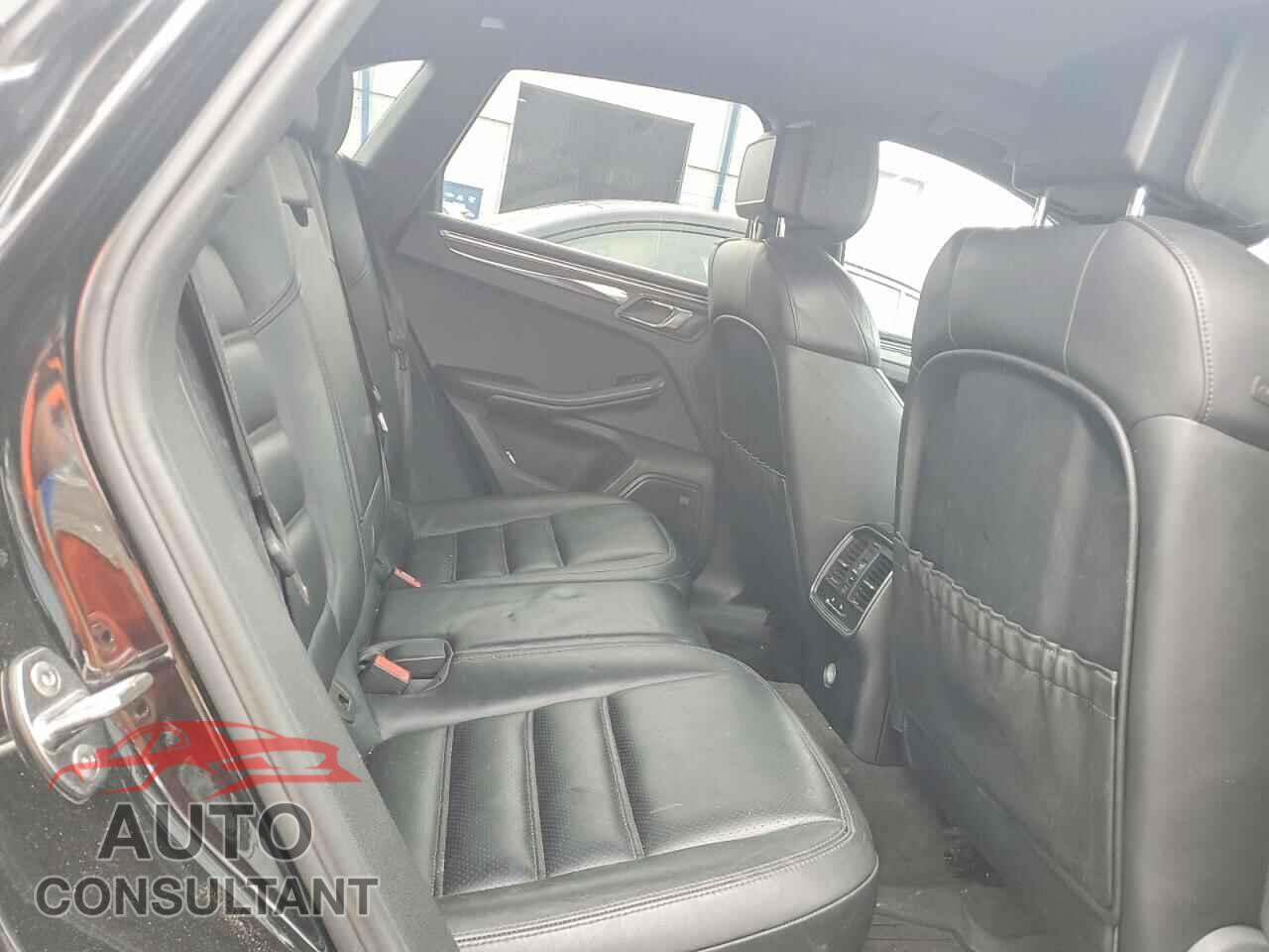 PORSCHE MACAN 2016 - WP1AF2A59GLB93474