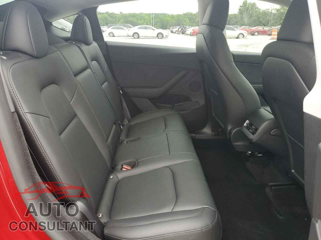 TESLA MODEL Y 2024 - 7SAYGDEE2RA246900