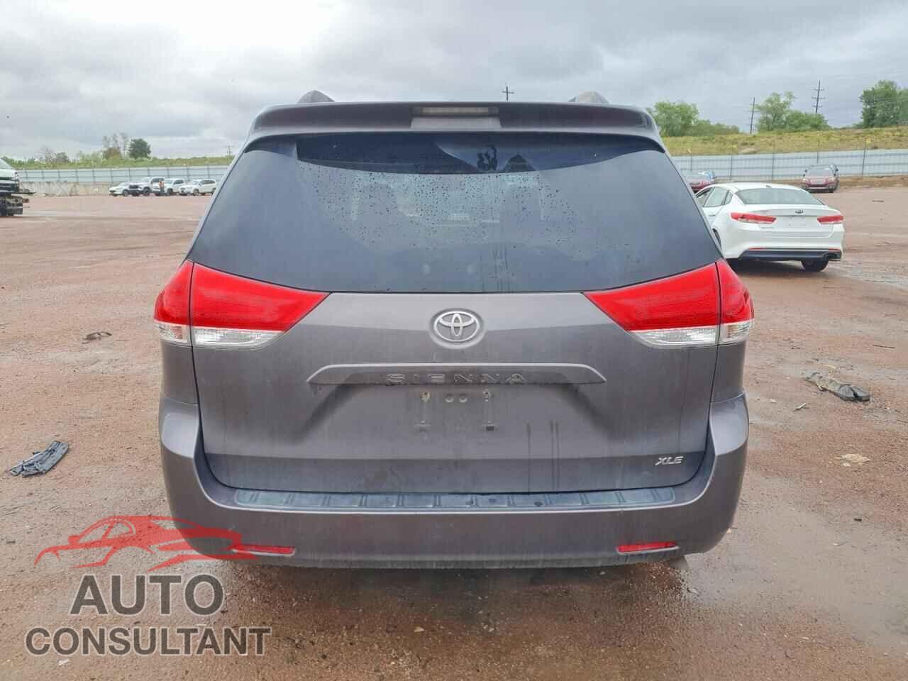 TOYOTA SIENNA 2013 - 5TDYK3DC7DS376961