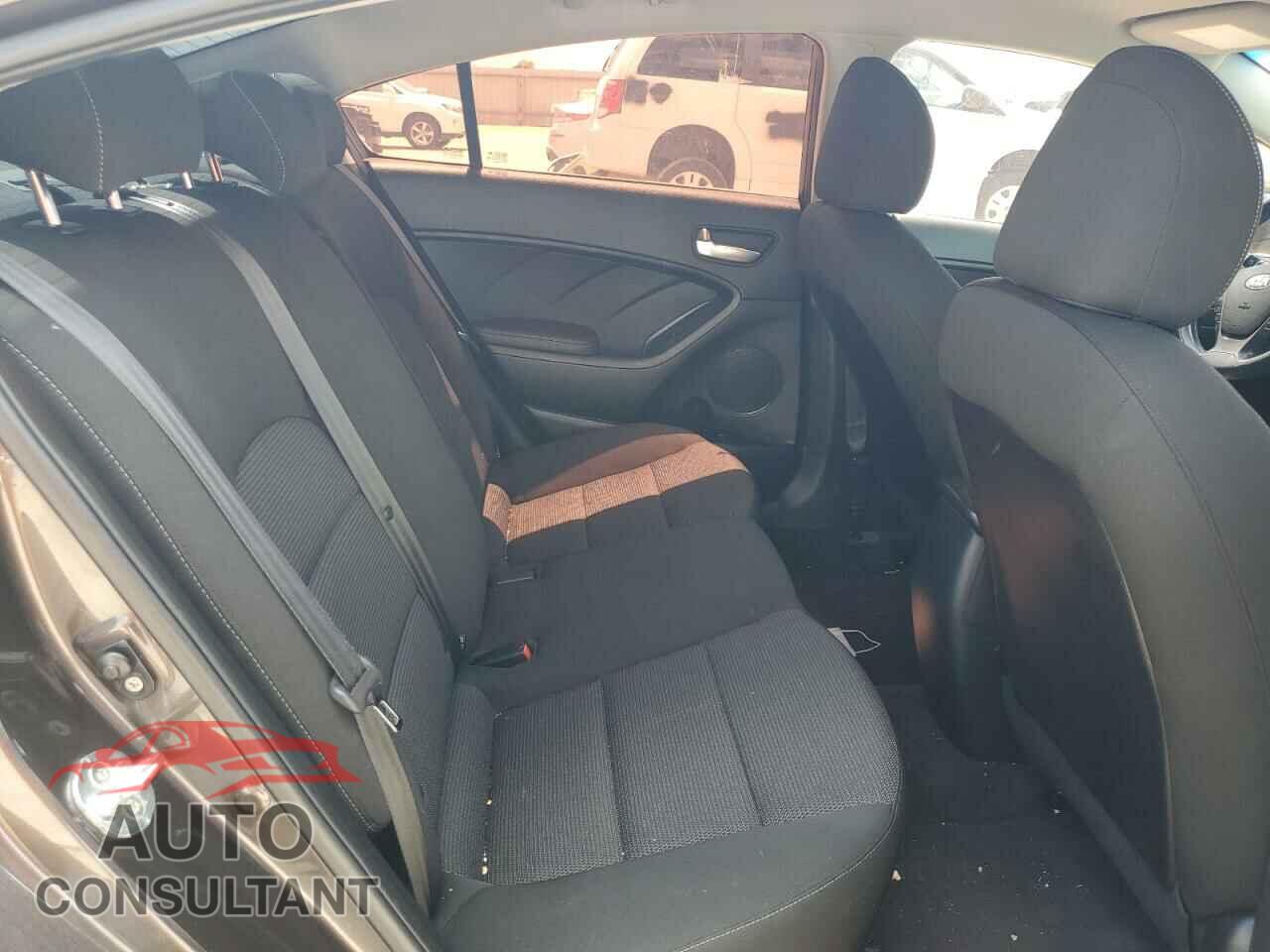 KIA FORTE 2017 - 3KPFK4A74HE152132