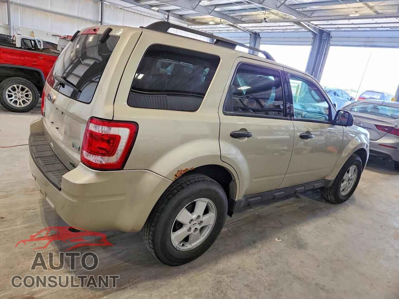 FORD ESCAPE 2010 - 1FMCU9DG3AKC15676