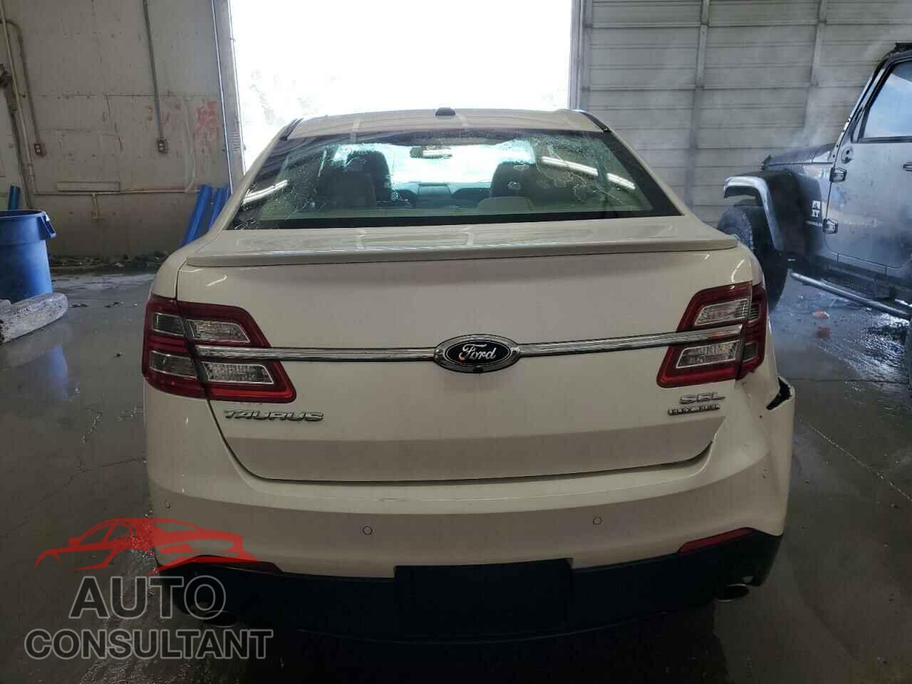 FORD TAURUS 2017 - 1FAHP2E80HG136890