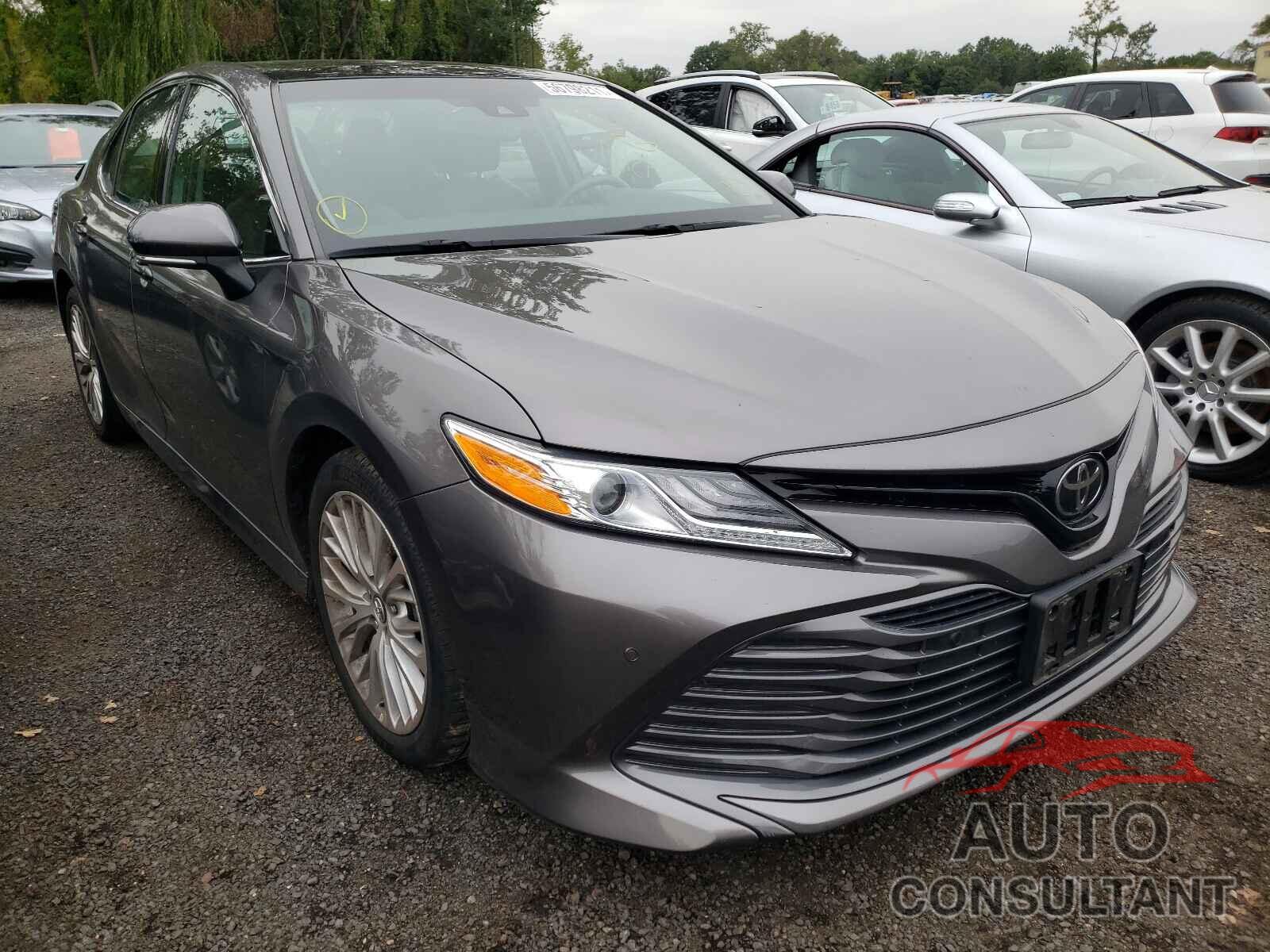 TOYOTA CAMRY 2018 - 4T1B11HK5JU506804