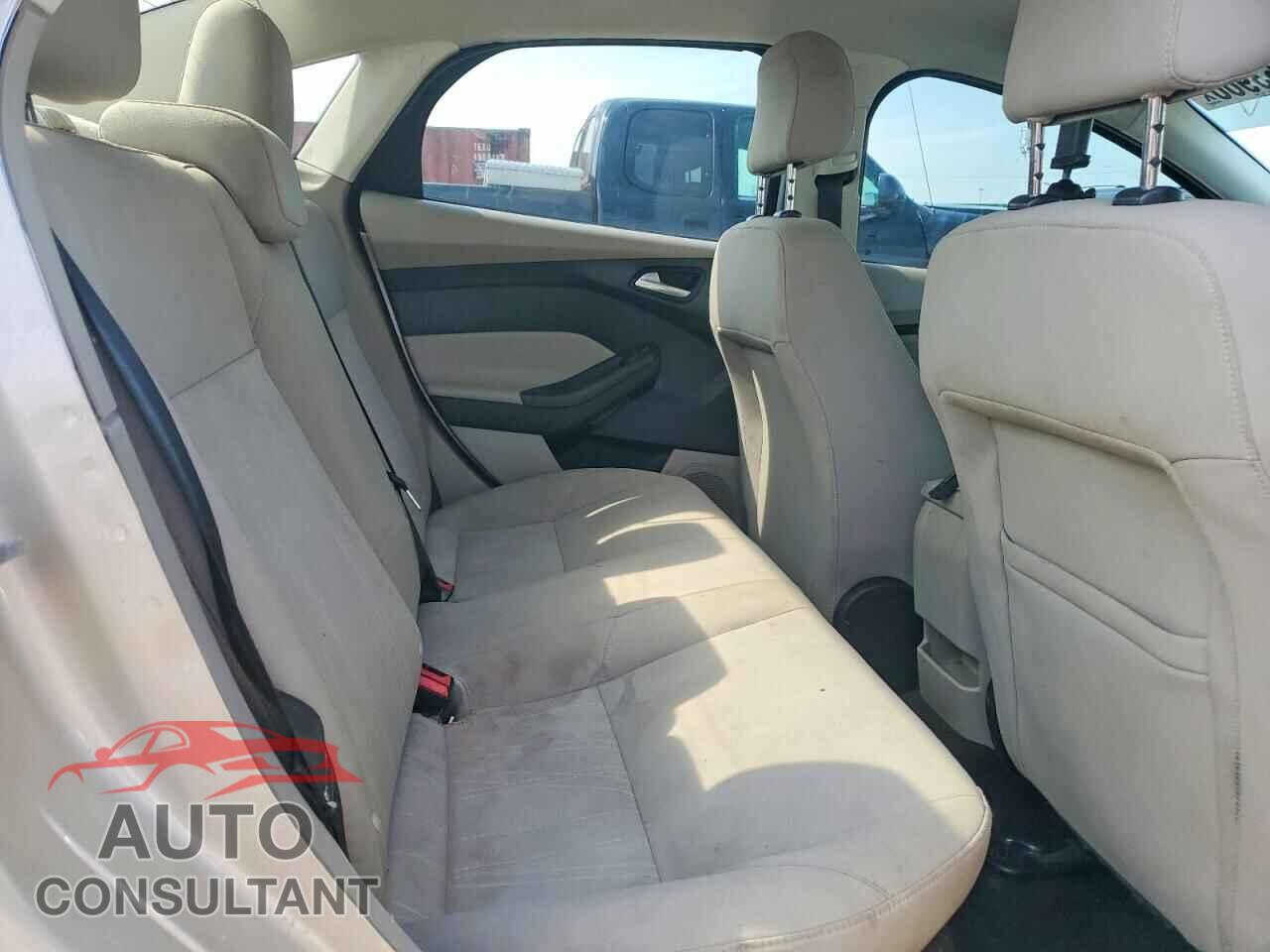 FORD FOCUS 2018 - 1FADP3F27JL318971