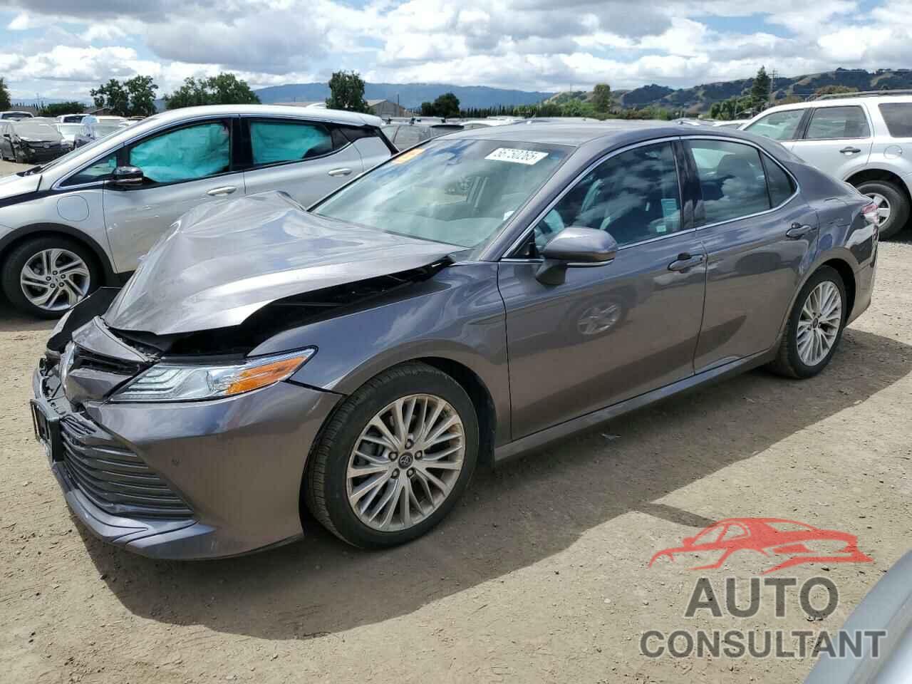 TOYOTA CAMRY 2018 - 4T1B11HK5JU016282
