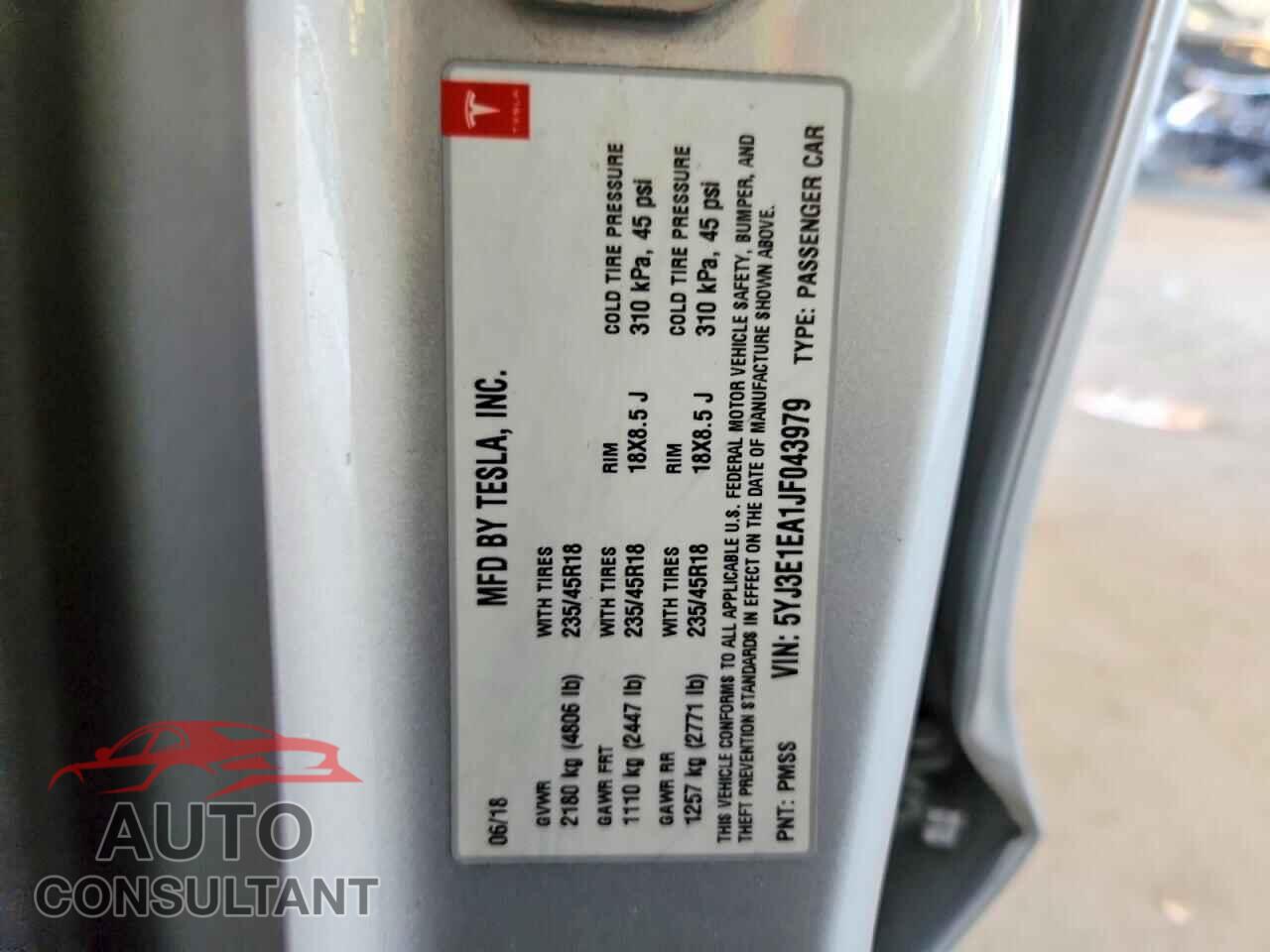 TESLA MODEL 3 2018 - 5YJ3E1EA1JF043979