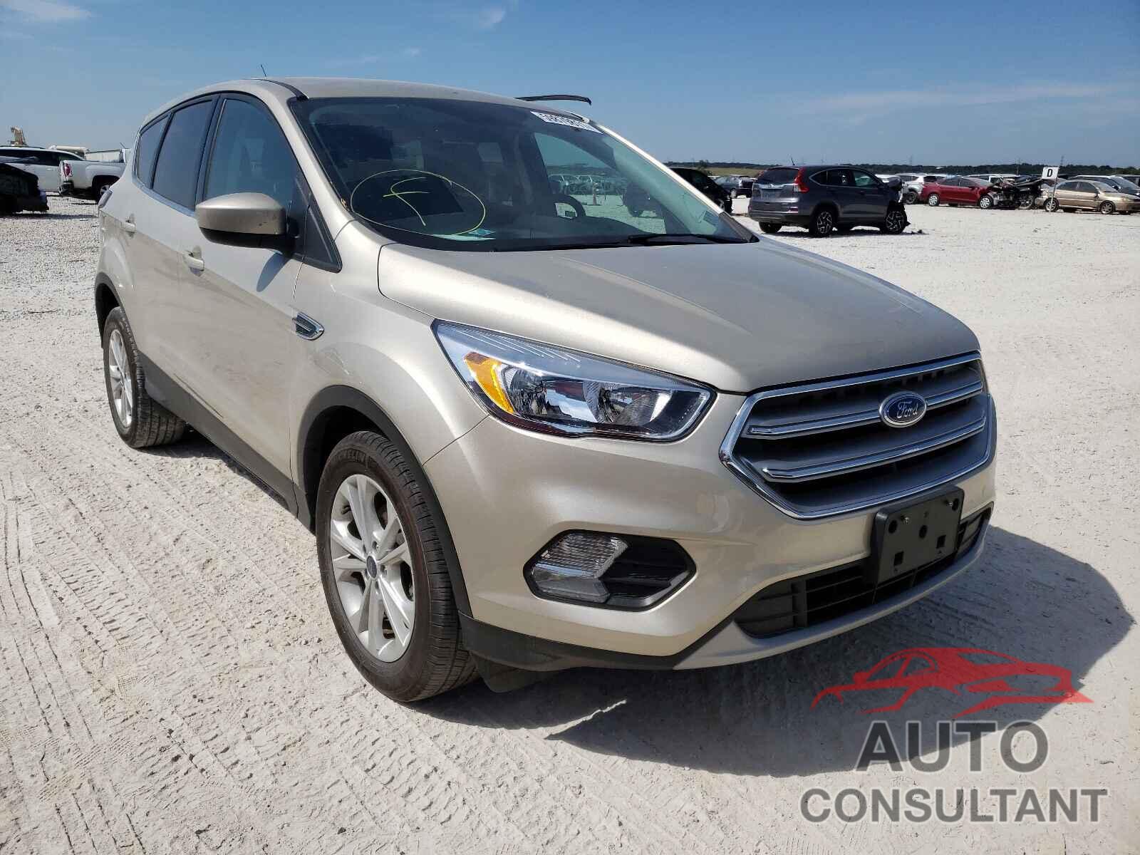 FORD ESCAPE 2017 - 1FMCU0GD5HUC32846