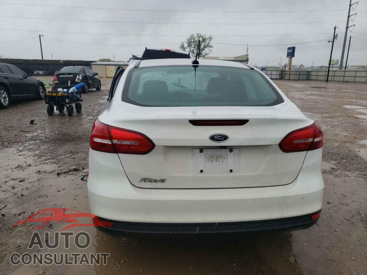FORD FOCUS 2015 - 1FADP3E26FL338301