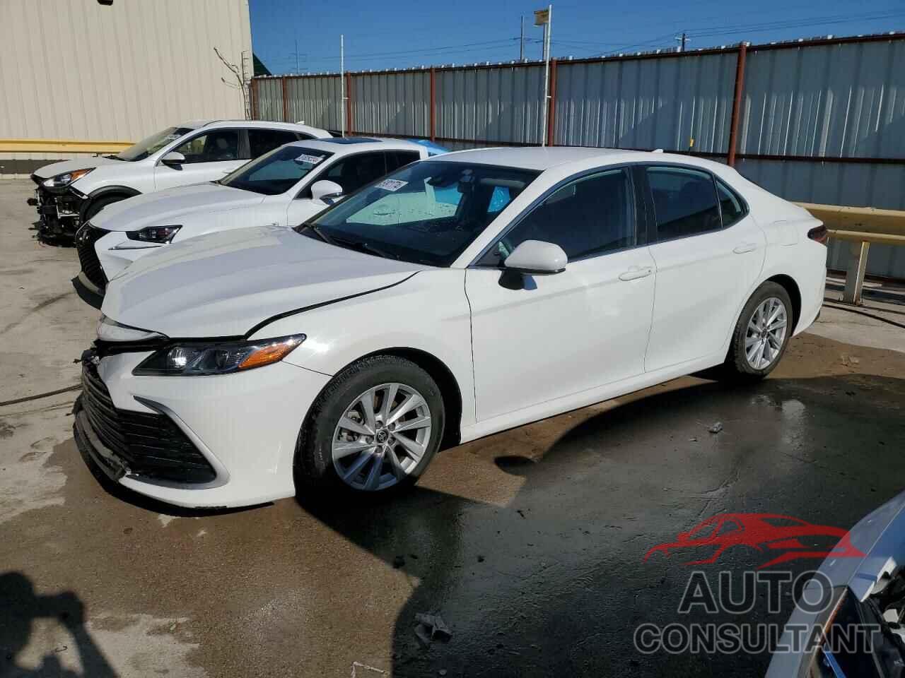 TOYOTA CAMRY 2022 - 4T1C11AK7NU010715