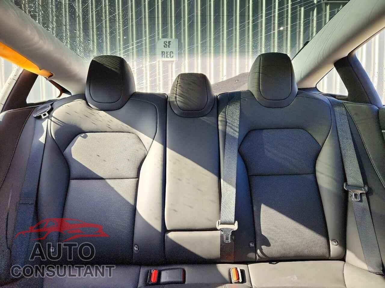 TESLA MODEL 3 2024 - 5YJ3E1EB3RF735228