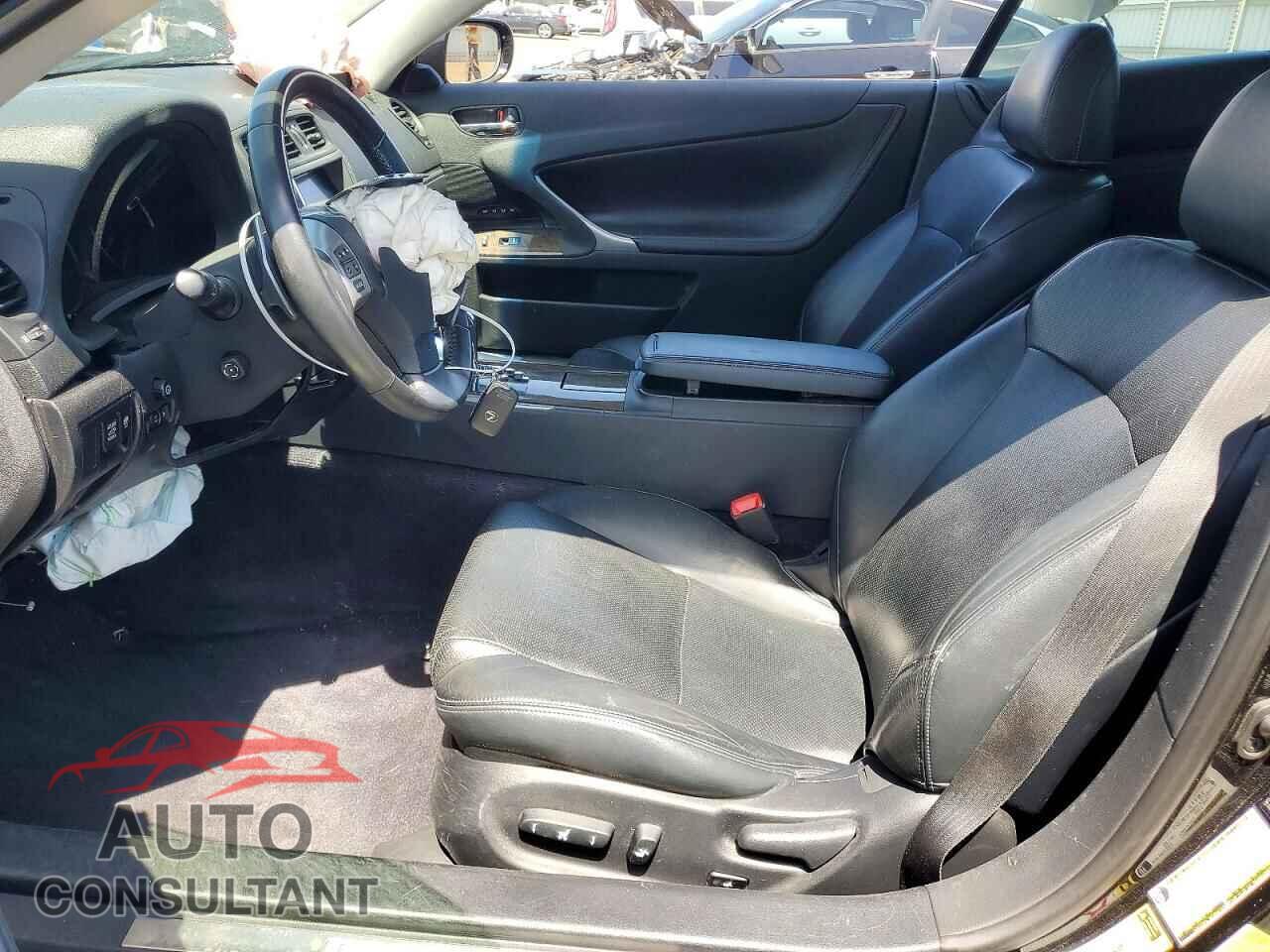 LEXUS IS 2012 - JTHFE2C28C2508129