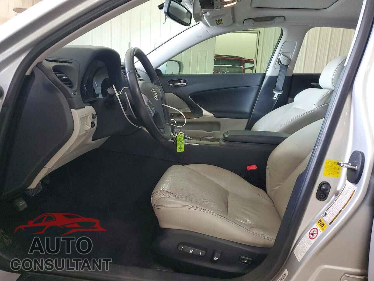 LEXUS IS 2011 - JTHBF5C22B2101919