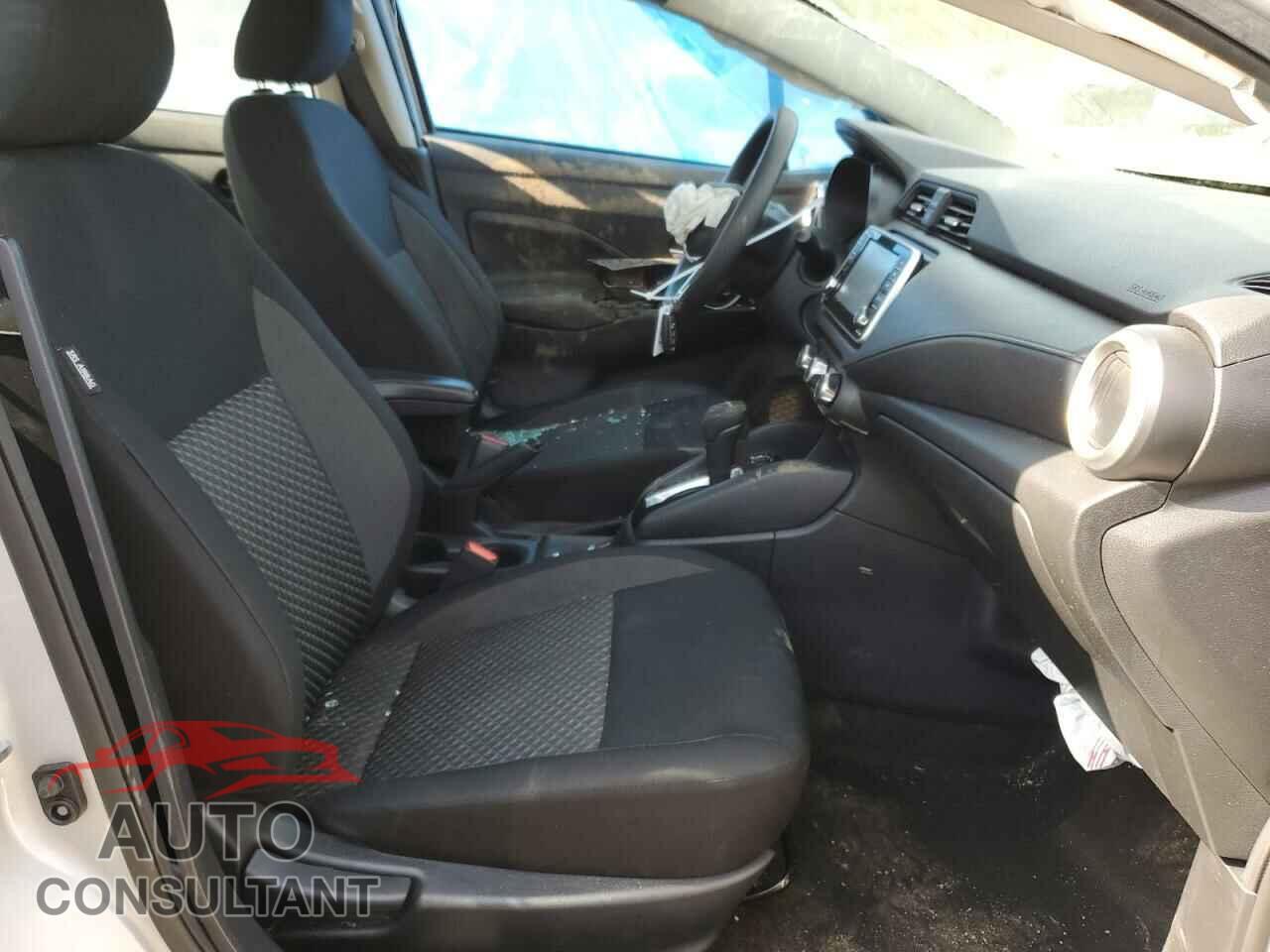 NISSAN VERSA 2020 - 3N1CN8DV4LL910294