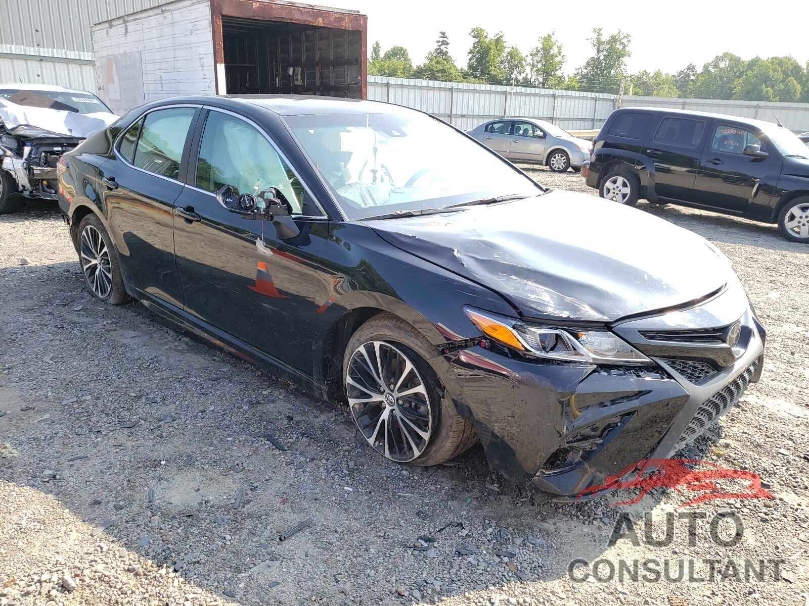 TOYOTA CAMRY 2018 - 4T1B11HK6JU055494