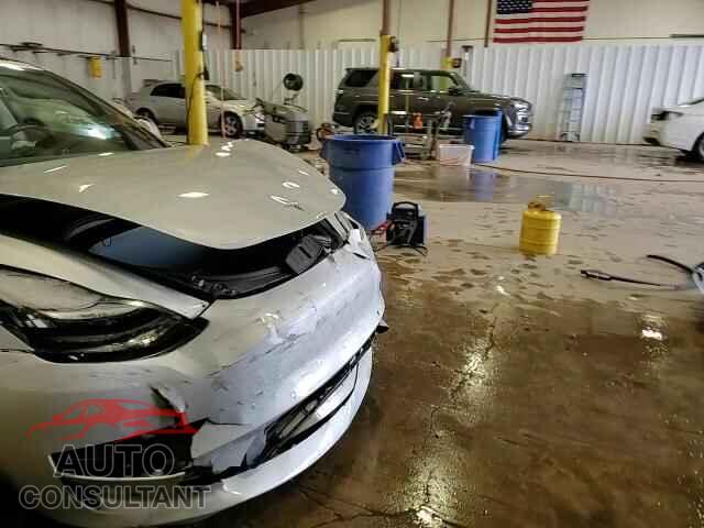TESLA MODEL 3 2018 - 5YJ3E1EB2JF091094