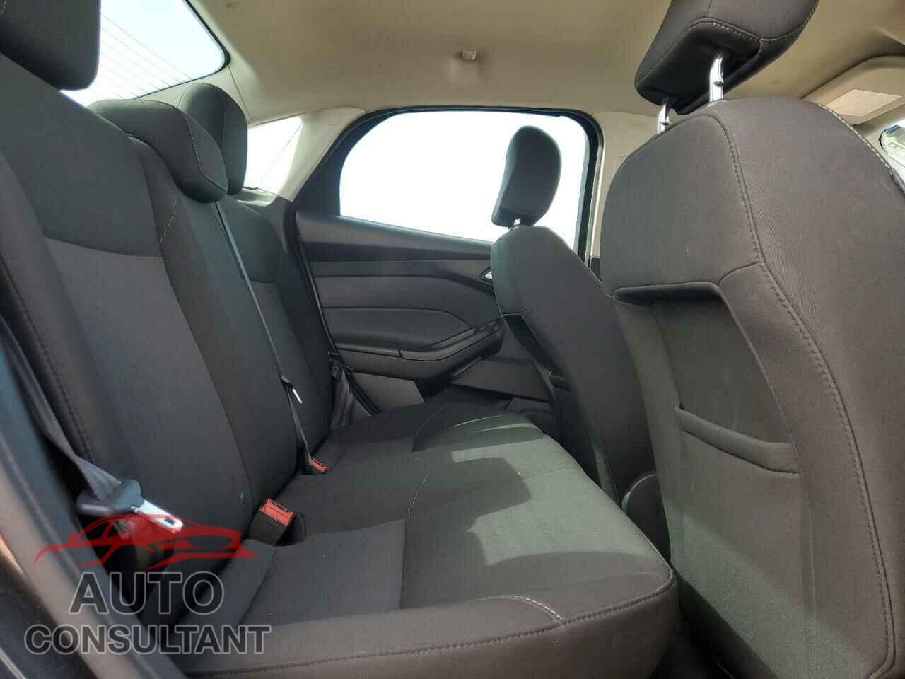 FORD FOCUS 2017 - 1FADP3F24HL244774