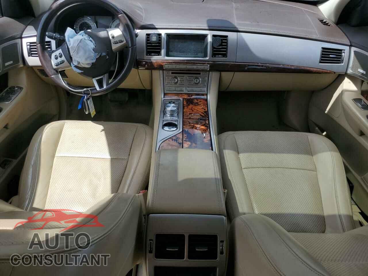JAGUAR XF 2009 - SAJXA06B79HR44382