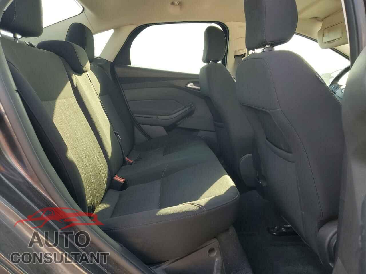FORD FOCUS 2015 - 1FADP3F22FL323714