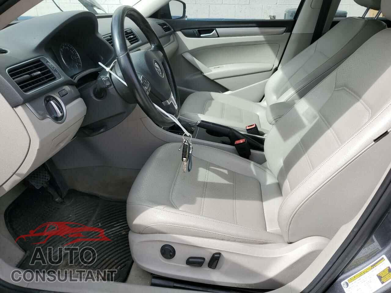 VOLKSWAGEN PASSAT 2014 - 1VWAS7A34EC040357