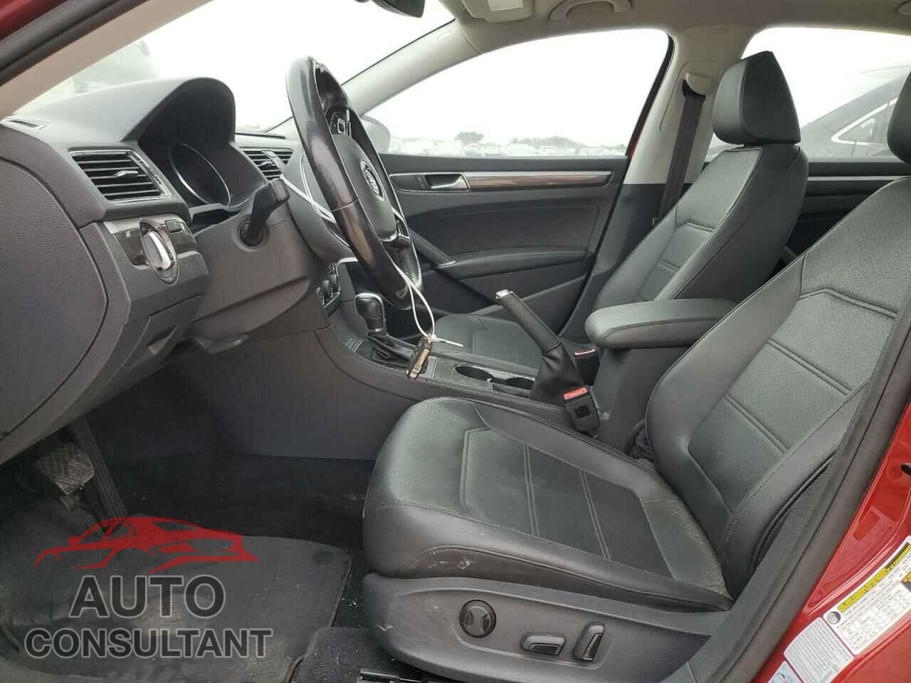 VOLKSWAGEN PASSAT 2017 - 1VWGT7A30HC060665