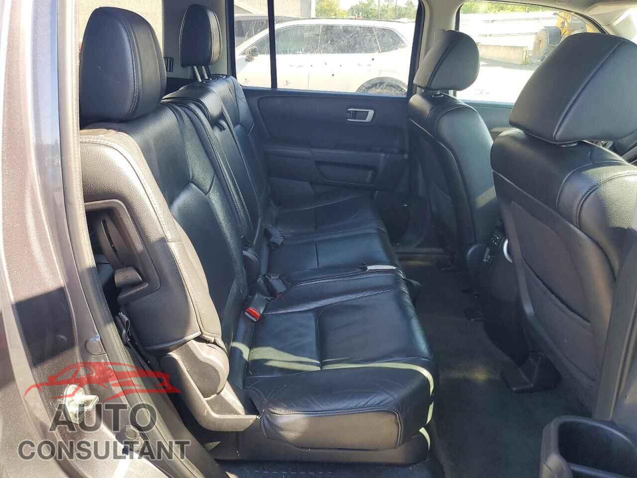 HONDA PILOT 2015 - 5FNYF4H52FB046920