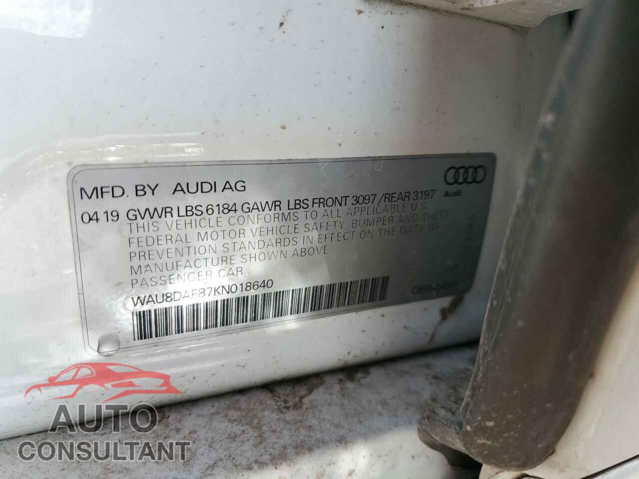 AUDI A8 2019 - WAU8DAF87KN018640