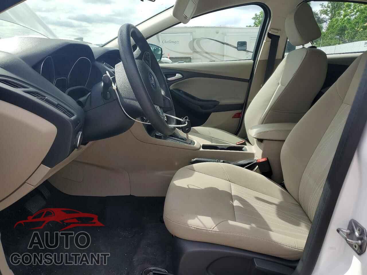 FORD FOCUS 2016 - 1FADP3K28GL239341