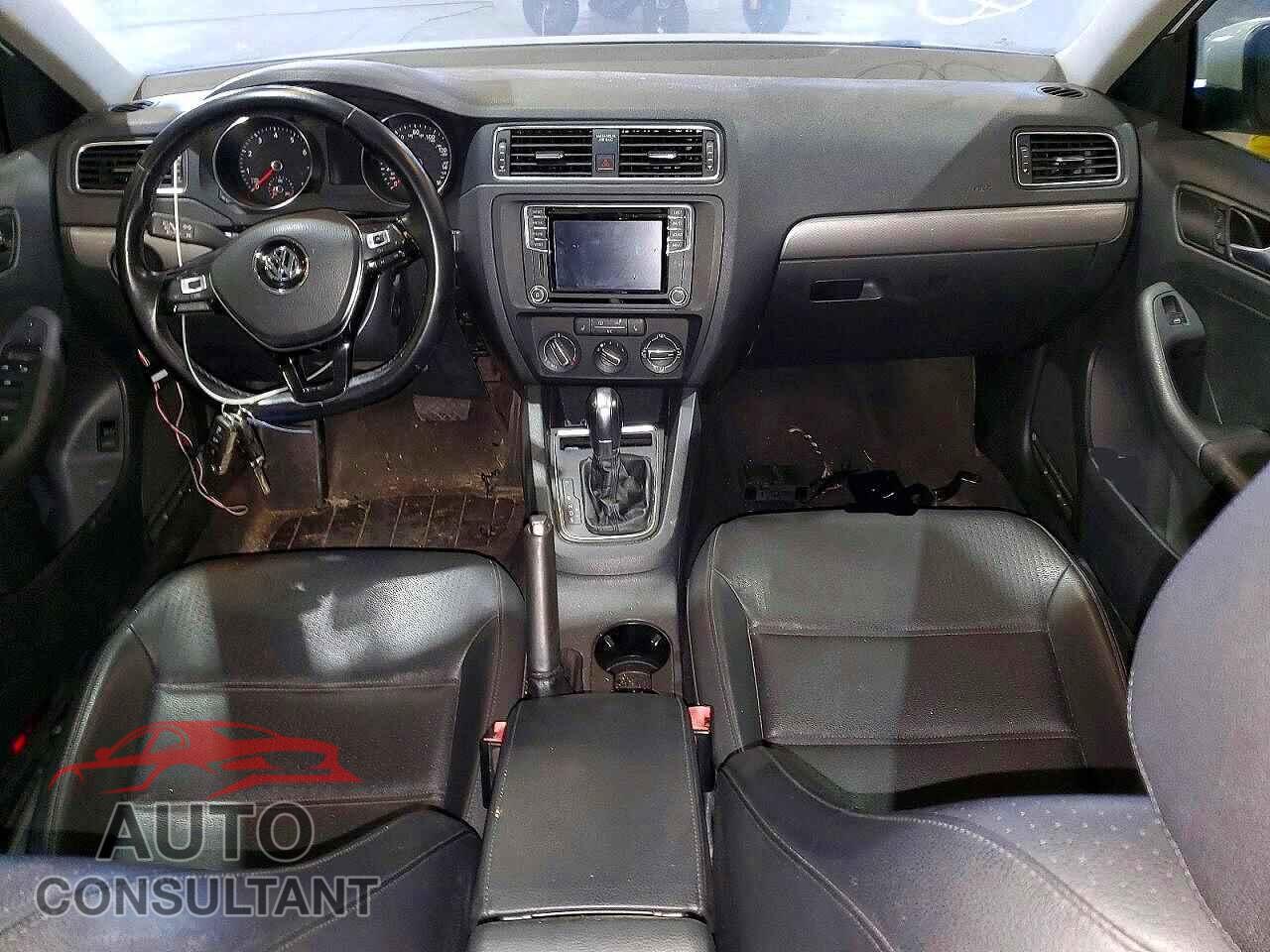 VOLKSWAGEN JETTA 2017 - 3VWDB7AJ3HM230701