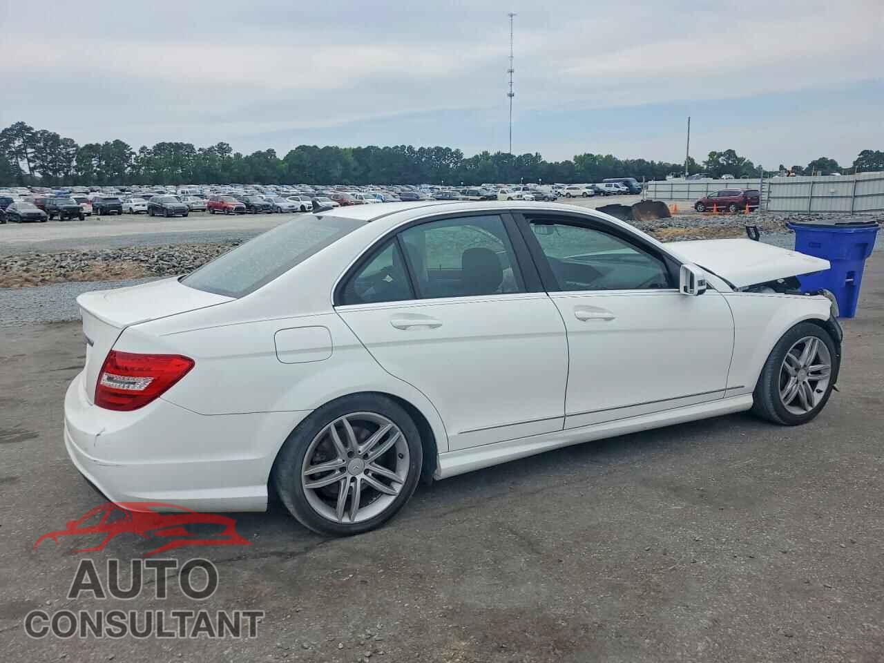 MERCEDES-BENZ C-CLASS 2014 - WDDGF4HB3EA940844