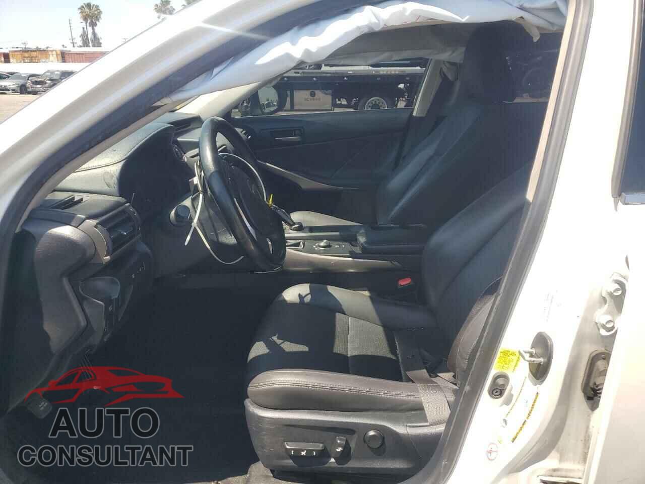 LEXUS IS 2018 - JTHBA1D21J5074893