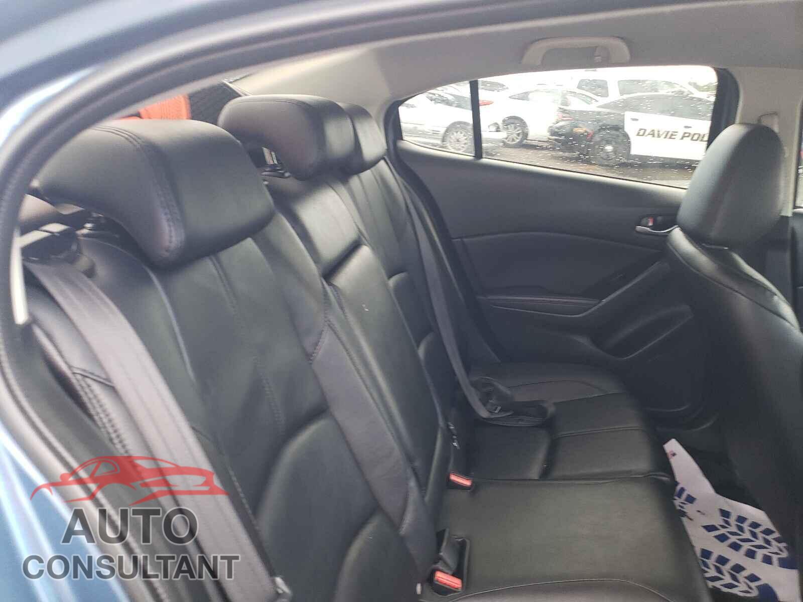 MAZDA 3 2017 - 3MZBN1V71HM111300