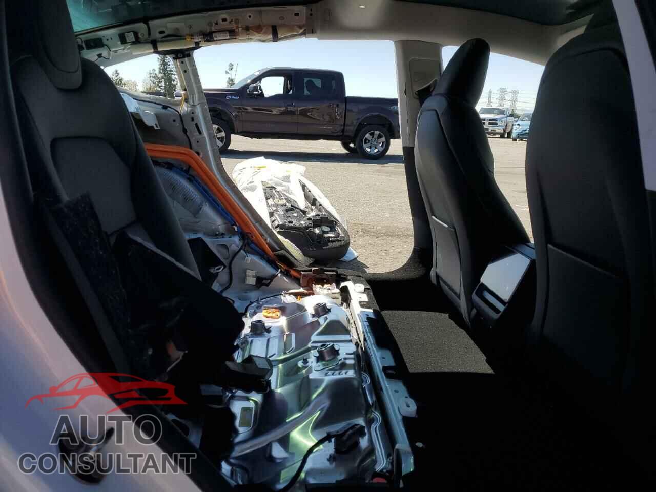 TESLA MODEL 3 2024 - 5YJ3E1EA2RF744557