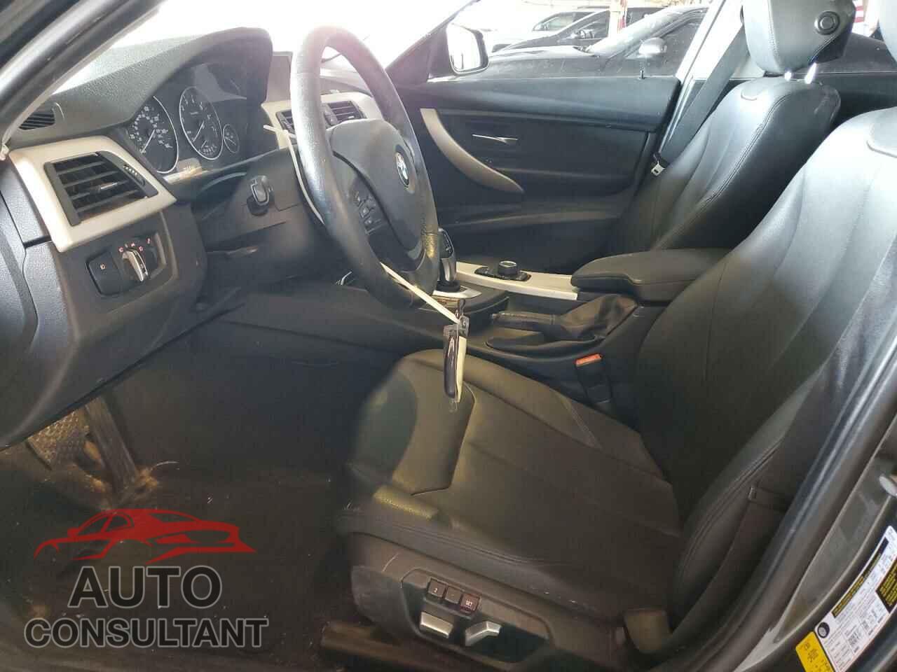 BMW 3 SERIES 2016 - WBA8E1G52GNU10465
